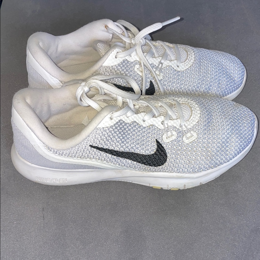 Nike Flex White and Black Running Shoes